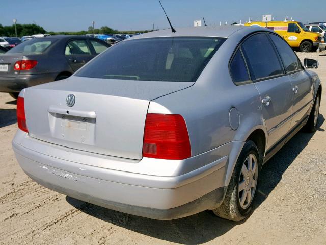 WVWMA23B8YP297349 - 2000 VOLKSWAGEN PASSAT GLS SILVER photo 4