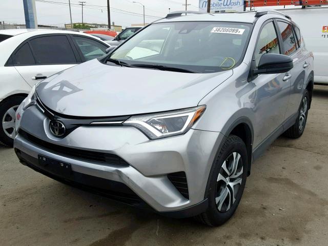 JTMZFREV5JJ159462 - 2018 TOYOTA RAV4 LE SILVER photo 2