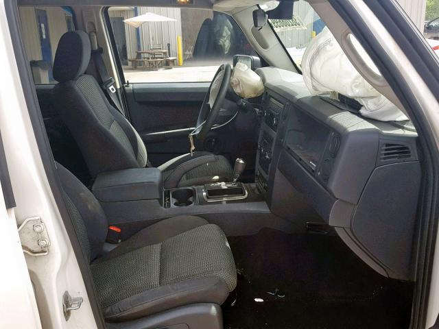 1J8HG48K58C125123 - 2008 JEEP COMMANDER WHITE photo 5