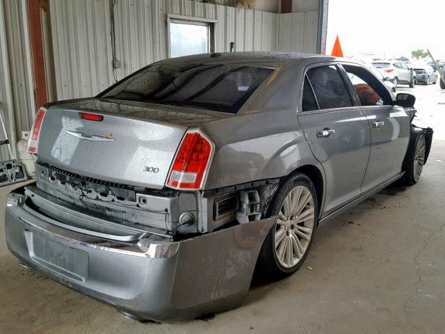 2C3CA5CG2BH617161 - 2011 CHRYSLER 300 LIMITE GRAY photo 4