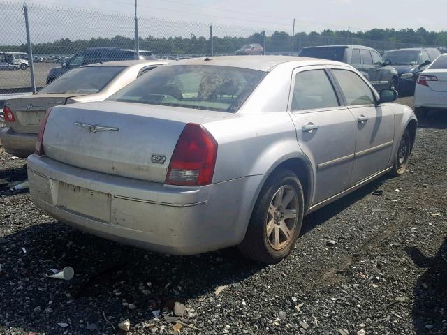 2C3KA53G27H630222 - 2007 CHRYSLER 300 TOURIN SILVER photo 4