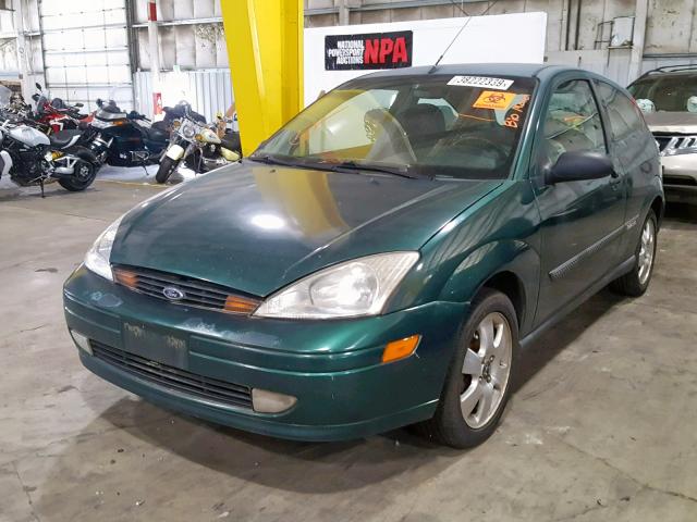 3FAFP3132YR241124 - 2000 FORD FOCUS ZX3 GREEN photo 2