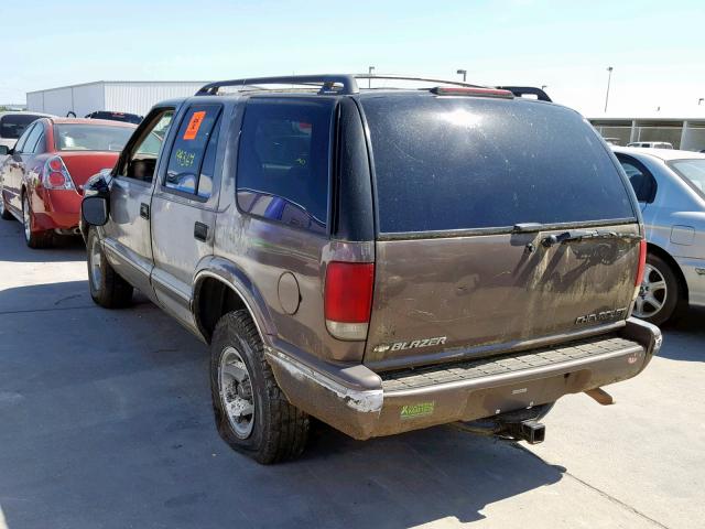 1GNCS13W2V2174345 - 1997 CHEVROLET BLAZER BROWN photo 3