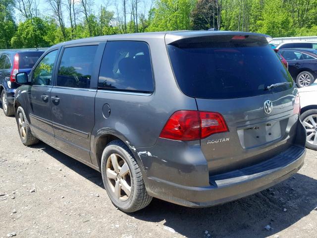 2V4RW3D11AR388427 - 2010 VOLKSWAGEN ROUTAN SE CHARCOAL photo 3