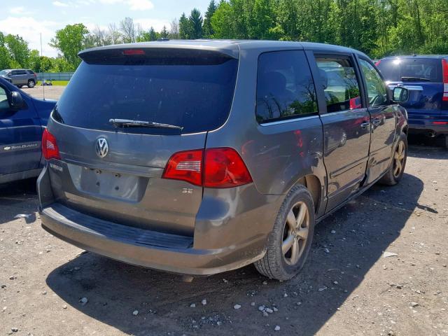 2V4RW3D11AR388427 - 2010 VOLKSWAGEN ROUTAN SE CHARCOAL photo 4