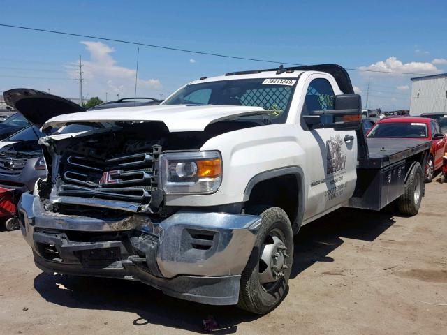 1GD321C8XFF609774 - 2015 GMC SIERRA K35 WHITE photo 2