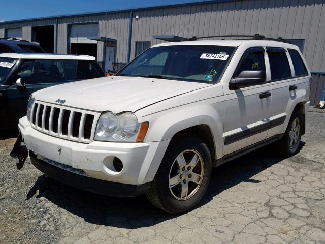 1J4GR48K45C629620 - 2005 JEEP GRAND CHER WHITE photo 2