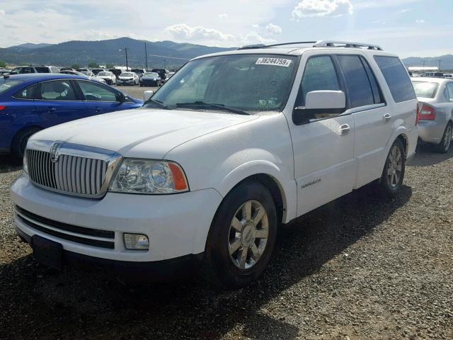 5LMFU28506LJ28278 - 2006 LINCOLN NAVIGATOR أبيض صورة 2
