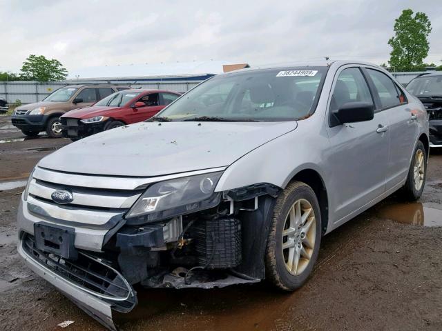 3FAHP0GA4AR178904 - 2010 FORD FUSION S SILVER photo 2