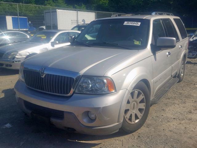 5LMFU28R94LJ34158 - 2004 LINCOLN NAVIGATOR 银色 照片 2