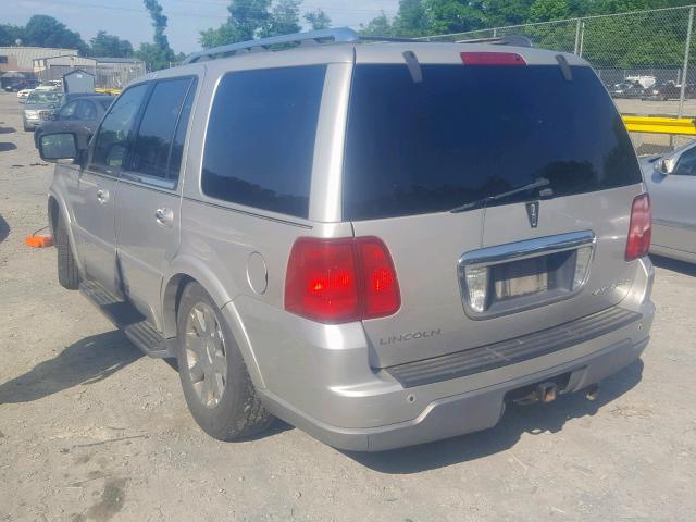 5LMFU28R94LJ34158 - 2004 LINCOLN NAVIGATOR 银色 照片 3