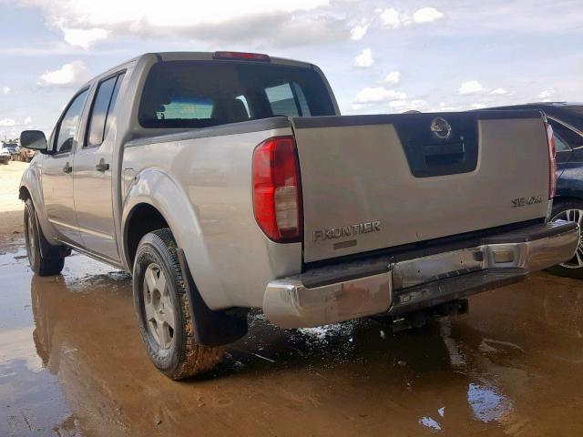 1N6AD07W05C462614 - 2005 NISSAN FRONTIER C SILVER photo 3