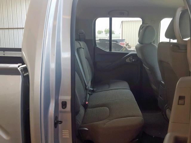 1N6AD07W05C462614 - 2005 NISSAN FRONTIER C SILVER photo 6