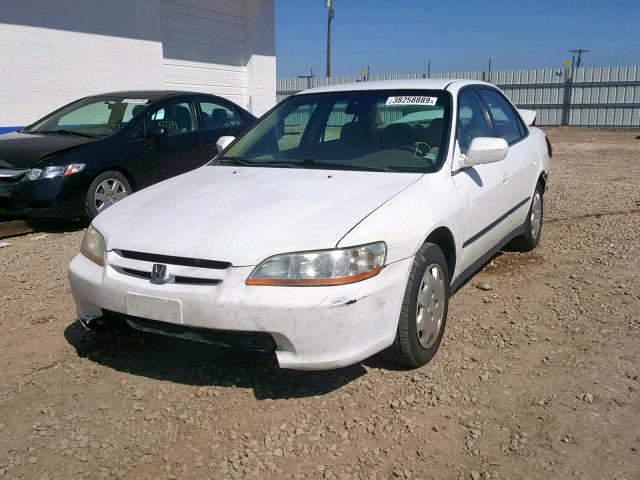 JHMCG5548YC036769 - 2000 HONDA ACCORD LX WHITE photo 2