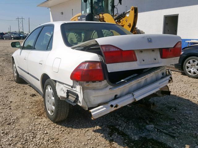 JHMCG5548YC036769 - 2000 HONDA ACCORD LX WHITE photo 3