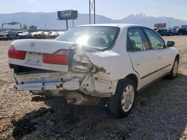 JHMCG5548YC036769 - 2000 HONDA ACCORD LX WHITE photo 4