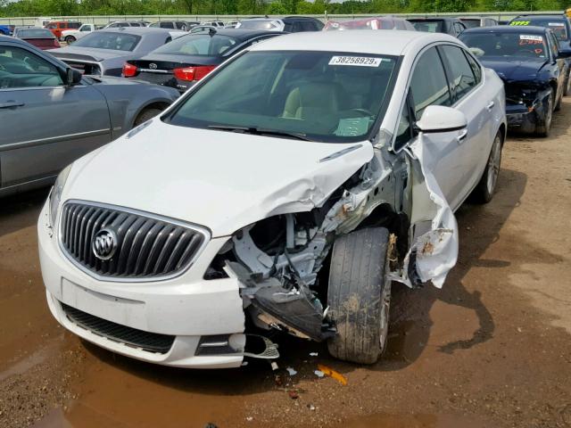 1G4PP5SK7D4209770 - 2013 BUICK VERANO WHITE photo 2