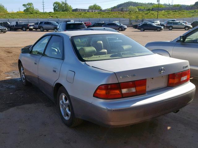 JT8BF22G8V0002162 - 1997 LEXUS ES 300 SILVER photo 3