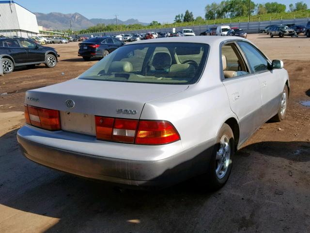 JT8BF22G8V0002162 - 1997 LEXUS ES 300 SILVER photo 4