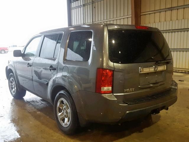 5FNYF3H2XBB044732 - 2011 HONDA PILOT LX GRAY photo 3