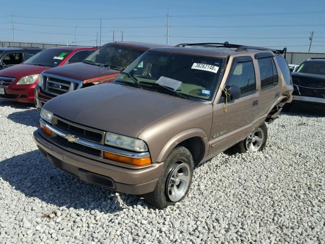 1GNCS13W92K155495 - 2002 CHEVROLET BLAZER GOLD photo 2