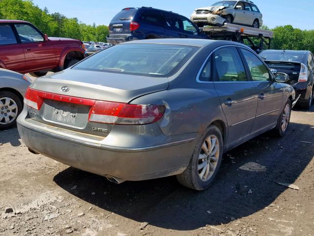 KMHFC46F06A078538 - 2006 HYUNDAI AZERA SE GRAY photo 4