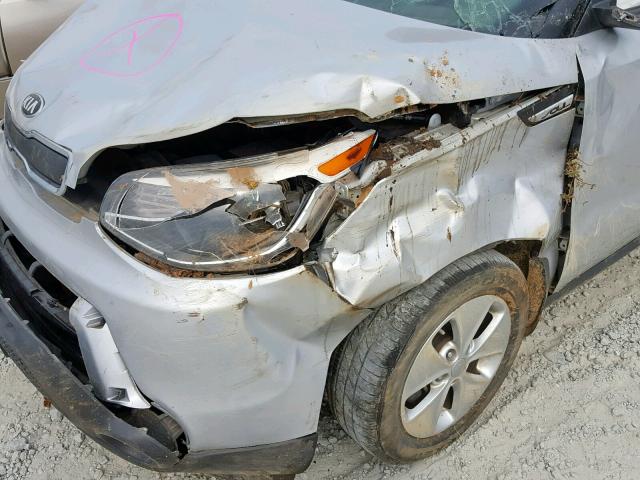 KNDJN2A24F7792218 - 2015 KIA SOUL SILVER photo 9