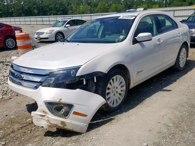 3FADP0L35CR160873 - 2012 FORD FUSION HYB WHITE photo 2