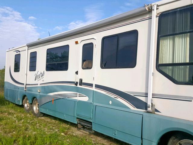 1GBLP37J9V3310957 - 1997 WINNEBAGO MOTORHOME WHITE photo 9