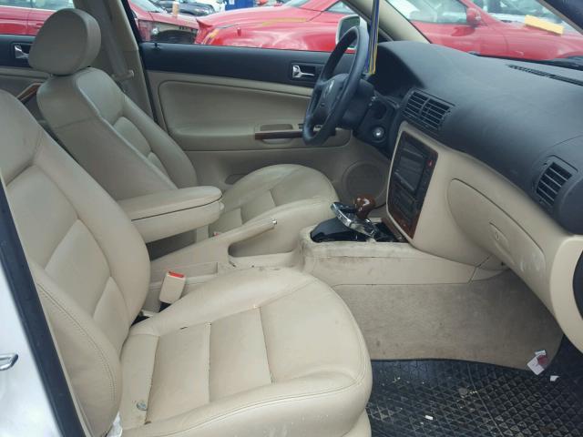 WVWEH63B71E034035 - 2001 VOLKSWAGEN PASSAT GLX 白色 照片 5