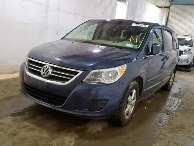 2V8HW34119R501654 - 2009 VOLKSWAGEN ROUTAN SE BLUE photo 2