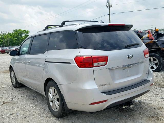 KNDMB5C14H6294010 - 2017 KIA SEDONA LX SILVER photo 3