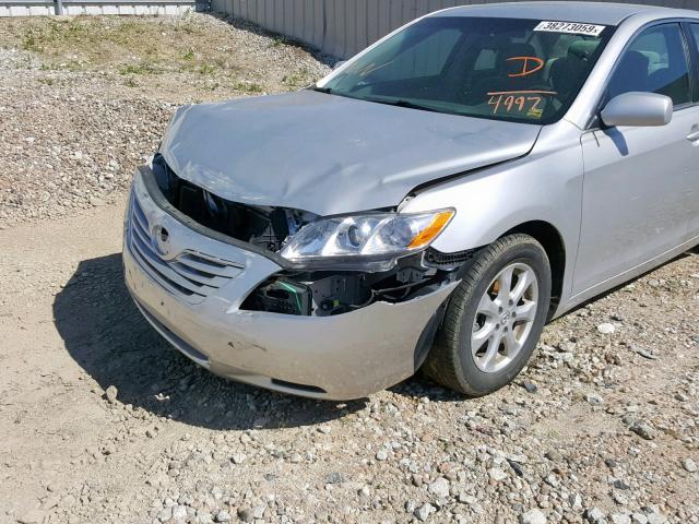 4T4BE46K89R064997 - 2009 TOYOTA CAMRY BASE ვერცხლისფერი ფოტო 9