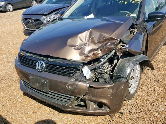 3VW2K7AJ4EM322483 - 2014 VOLKSWAGEN JETTA BASE 棕色 照片 9