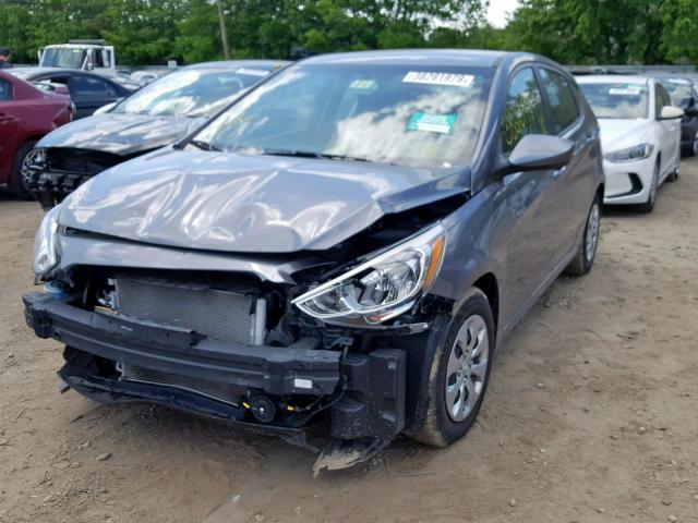 KMHCT5AE7HU329287 - 2017 HYUNDAI ACCENT SE GRAY photo 2