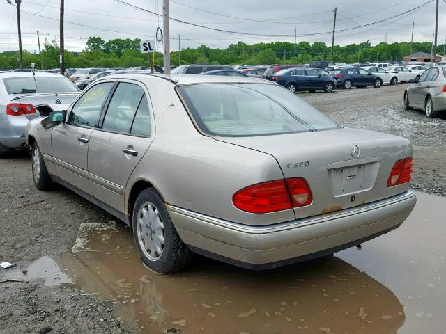 WDBJF65F4WA520688 - 1998 MERCEDES-BENZ E 320 GRAY photo 3