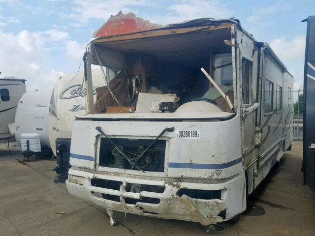 5B4LP57G333355763 - 2003 WORKHORSE CUSTOM CHASSIS MOTORHOME WHITE photo 2