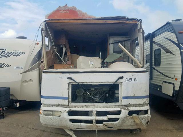 5B4LP57G333355763 - 2003 WORKHORSE CUSTOM CHASSIS MOTORHOME WHITE photo 9