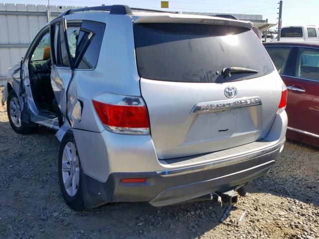 5TDZK3EH8CS082854 - 2012 TOYOTA HIGHLANDER SILVER photo 3