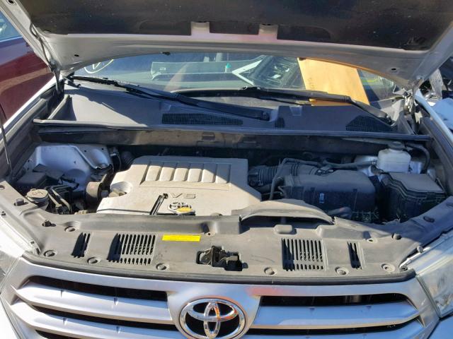 5TDZK3EH8CS082854 - 2012 TOYOTA HIGHLANDER SILVER photo 7