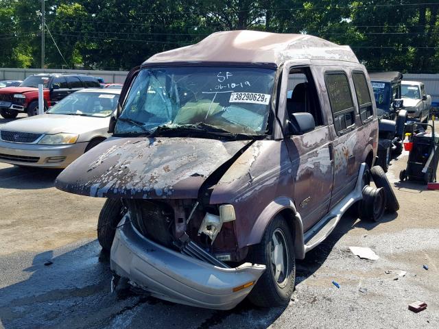 1GBDM19W3WB155047 - 1998 CHEVROLET ASTRO MAROON photo 2