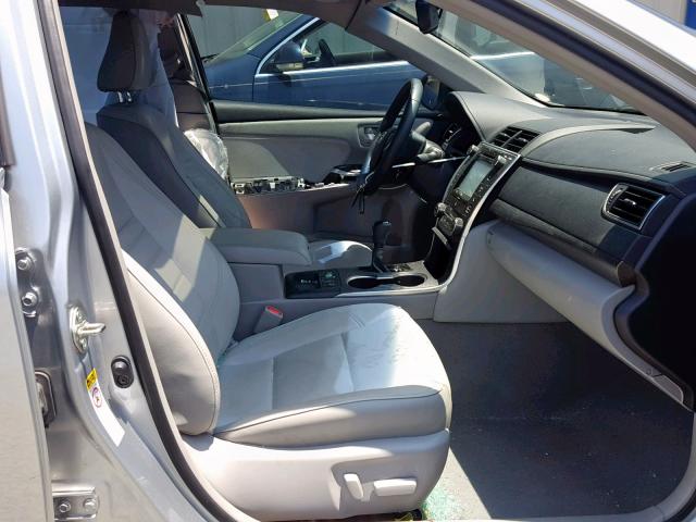 4T1BD1FK5HU206054 - 2017 TOYOTA CAMRY HYBR SILVER photo 5