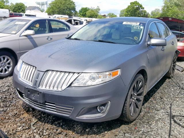 1LNHM93R49G616709 - 2009 LINCOLN MKS GRAY photo 2