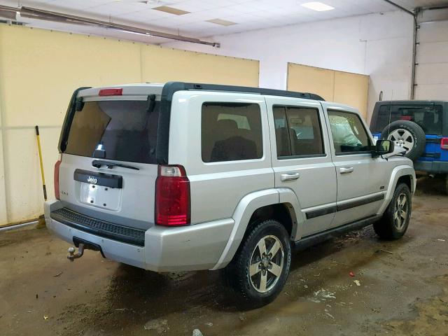 1J8HG48K68C155098 - 2008 JEEP COMMANDER SILVER photo 4
