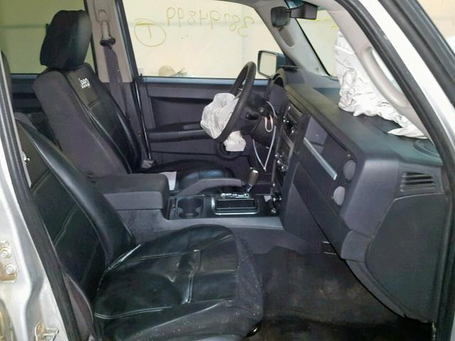 1J8HG48K68C155098 - 2008 JEEP COMMANDER SILVER photo 5