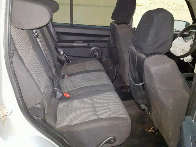1J8HG48K68C155098 - 2008 JEEP COMMANDER SILVER photo 6