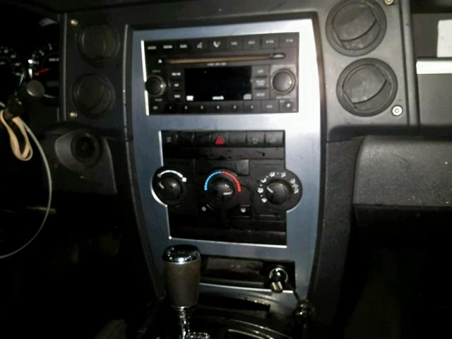 1J8HG48K68C155098 - 2008 JEEP COMMANDER SILVER photo 9