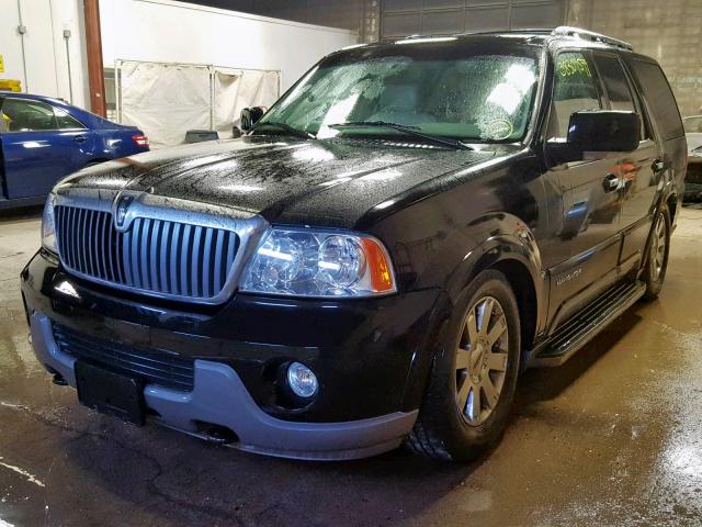 5LMFU28R04LJ02425 - 2004 LINCOLN NAVIGATOR BLACK photo 2