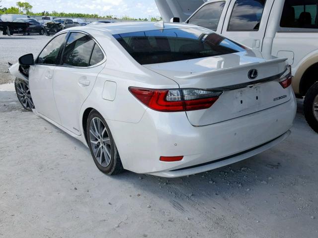 JTHBW1GGXH2153158 - 2017 LEXUS ES 300H WHITE photo 3