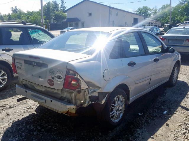 1FAFP34N36W216322 - 2006 FORD FOCUS ZX4 SILVER photo 4